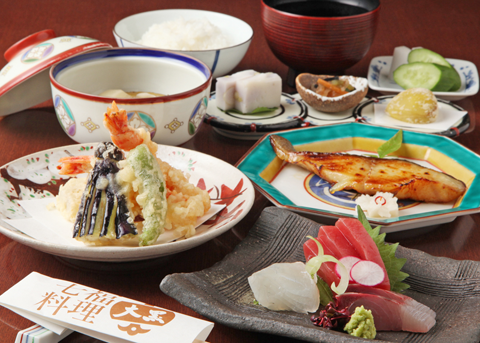 8-Course Seasonal Kamameshi Kaiseki with Sashimi in Shinjuku, Tokyo